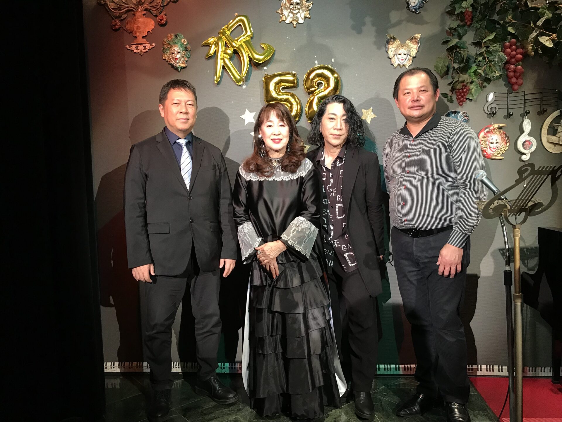 Featured image for “RoseDiaryGallery｜シャンパーニュ開店52周年「祝福の花束」の一枚”